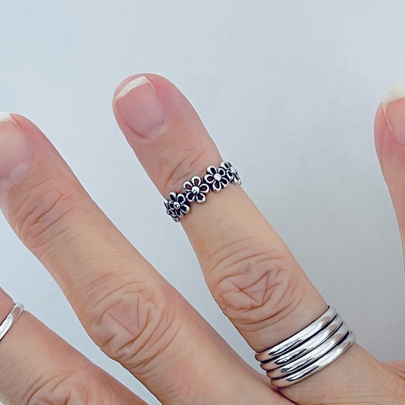 Sterling Silver Eternity Plumeria Toe Ring, Flower Rings, Hawaii Lei Jewelry - Picture 9 of 12